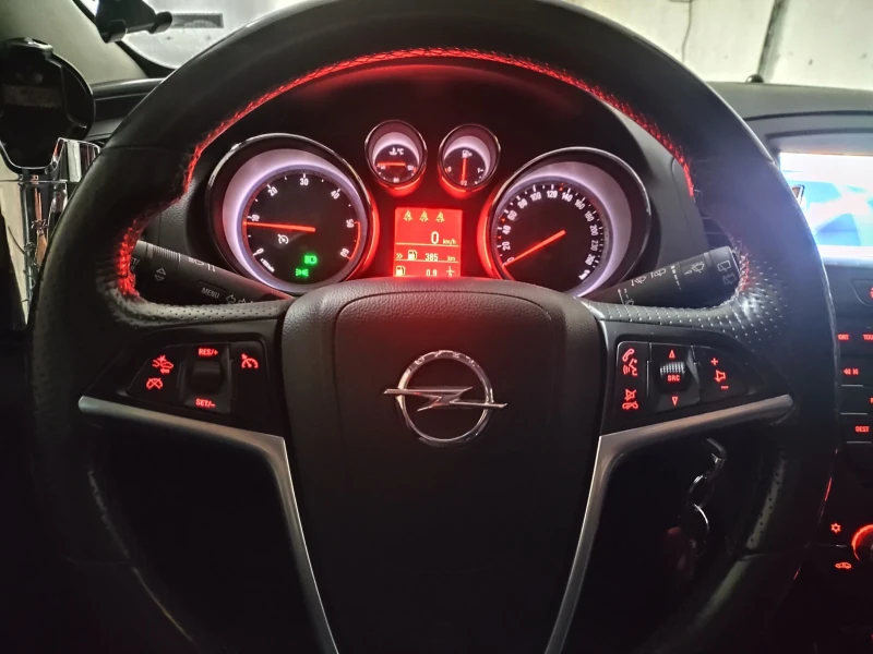 Opel Insignia Sports Tuarer, снимка 4 - Автомобили и джипове - 52934146