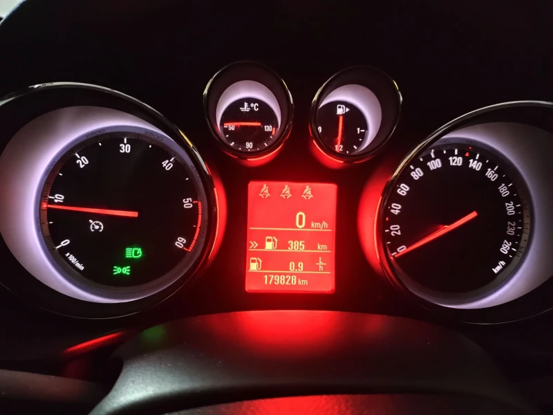 Opel Insignia Sports Tuarer, снимка 5 - Автомобили и джипове - 52934146