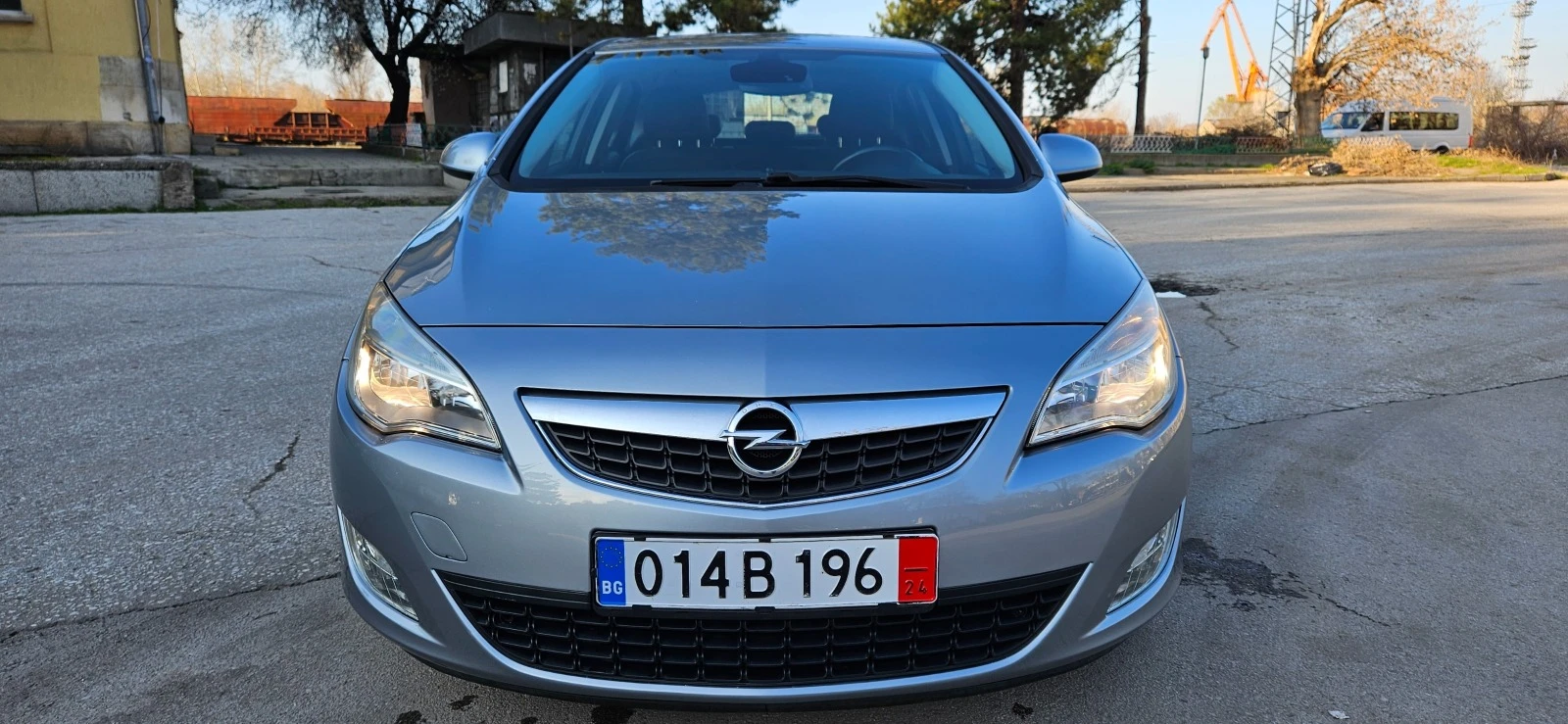 Opel Astra 1, 7CDTi-101кс* 2011г* ЕВРО 5* КОЖА* НАВИГАЦИЯ* НО - изображение 2