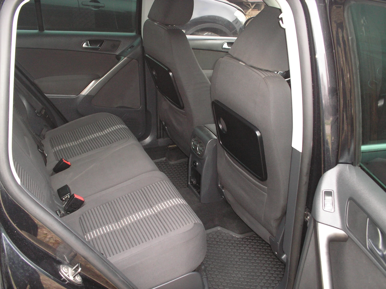 VW Tiguan 2, 0 d -4x4, снимка 9 - Автомобили и джипове - 52311774