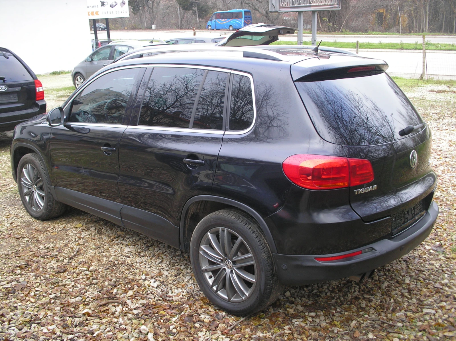 VW Tiguan 2, 0 d -4x4, снимка 2 - Автомобили и джипове - 52311774