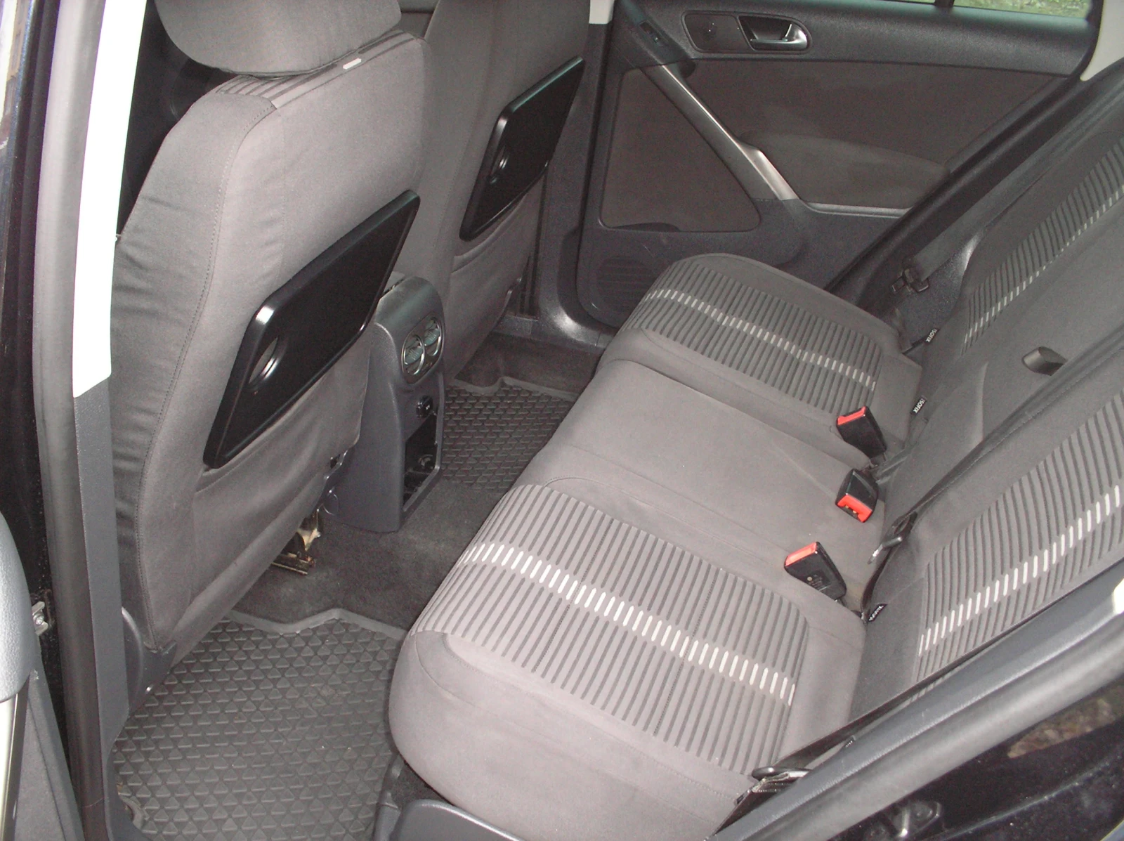 VW Tiguan 2, 0 d -4x4, снимка 8 - Автомобили и джипове - 52311774
