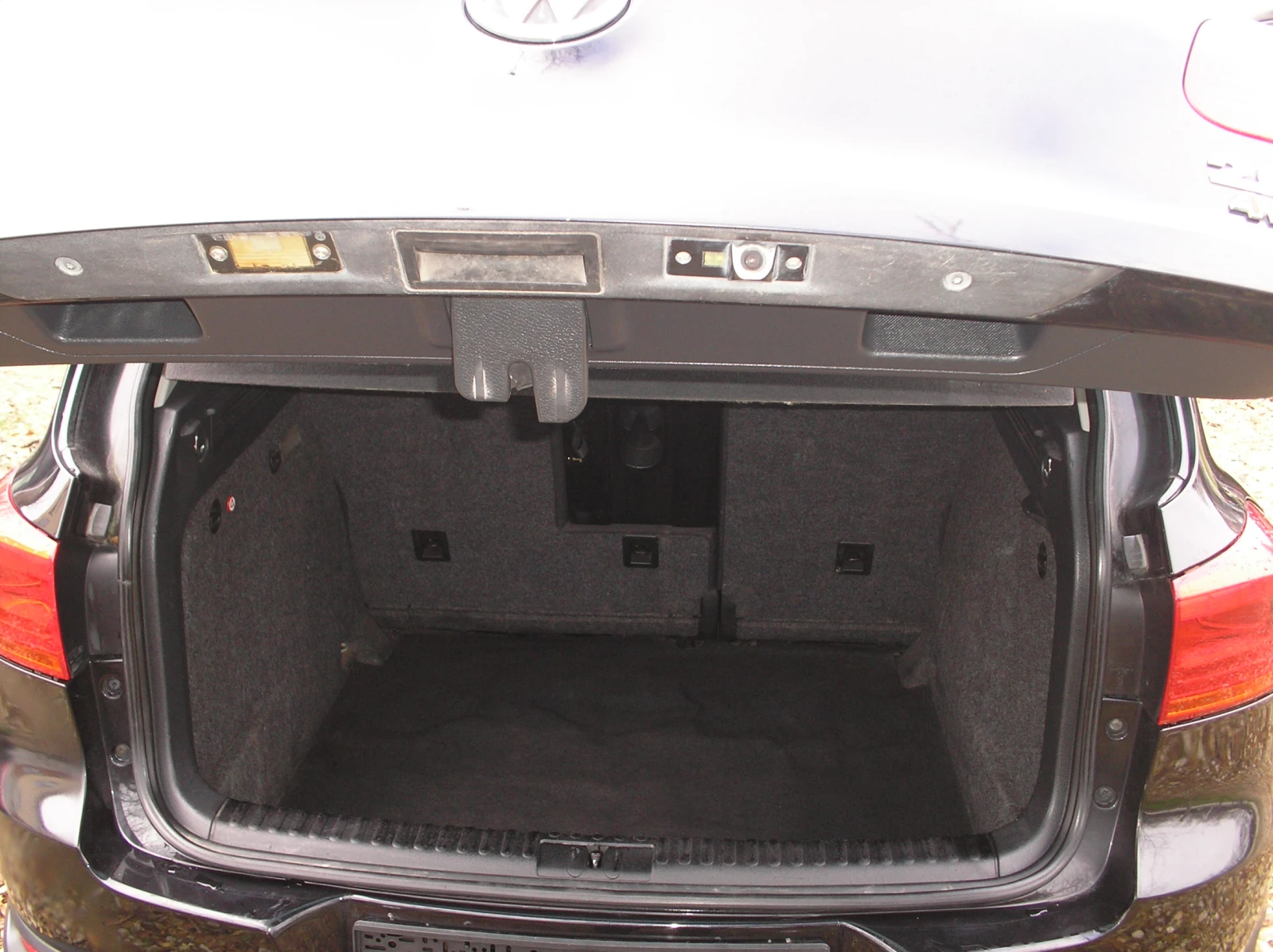 VW Tiguan 2, 0 d -4x4, снимка 11 - Автомобили и джипове - 52311774