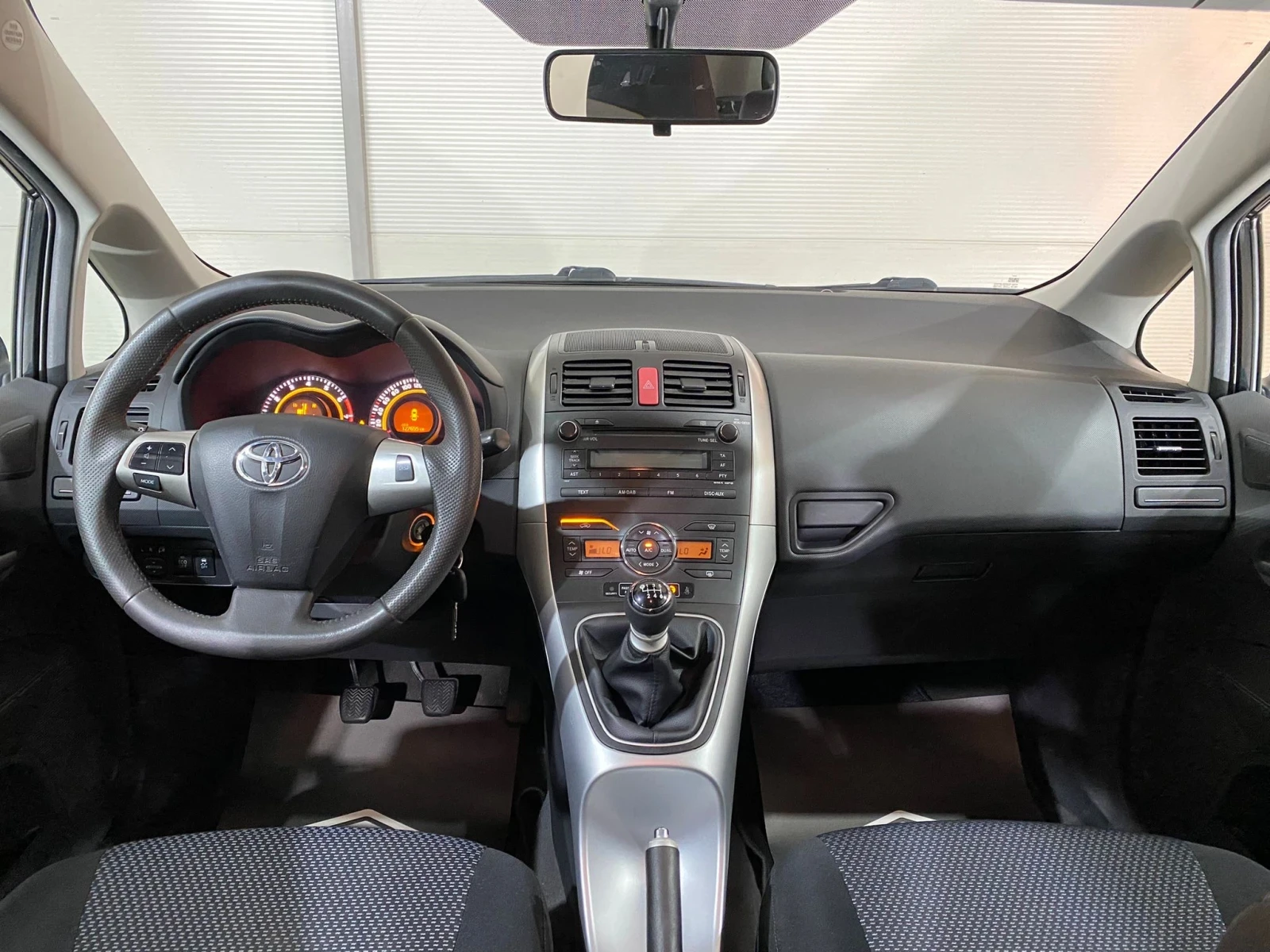Toyota Auris 1.33 Dual VVT-i Facelift - изображение 8