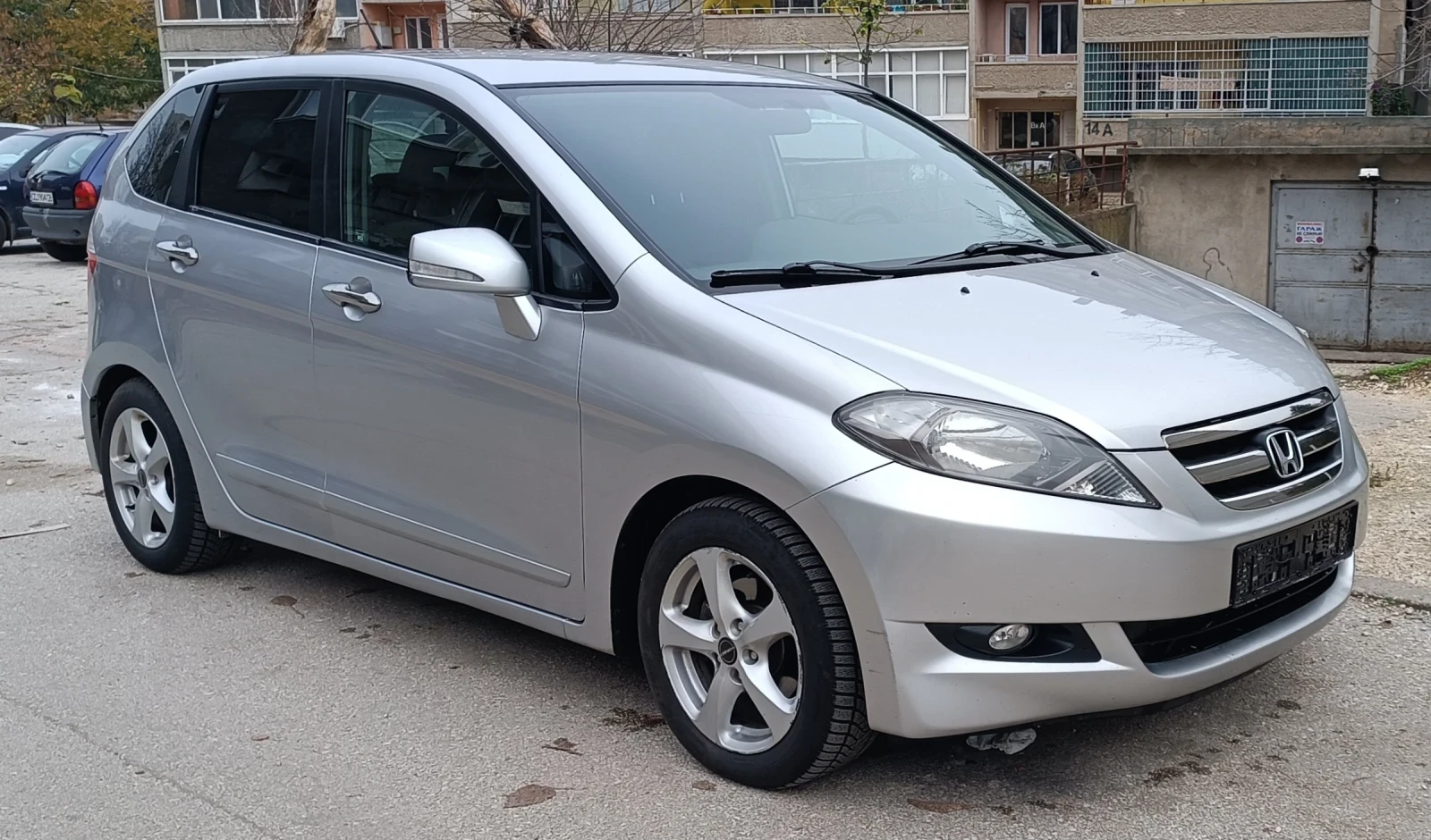 Honda Fr-v 1.8i - изображение 2