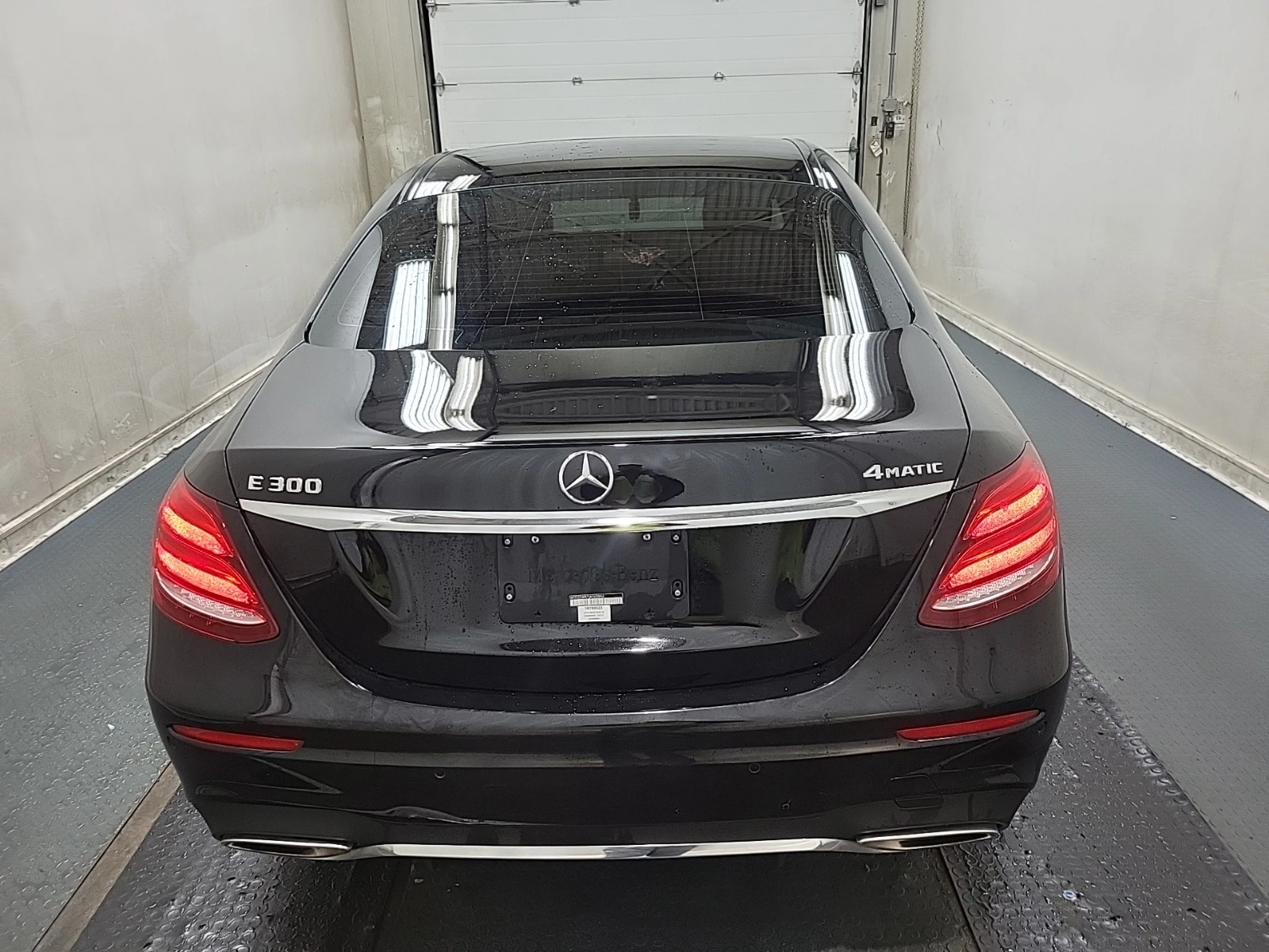 Mercedes-Benz E 300 4MATIC * * CARFAX * * АВТО КРЕДИТ * *  - изображение 6