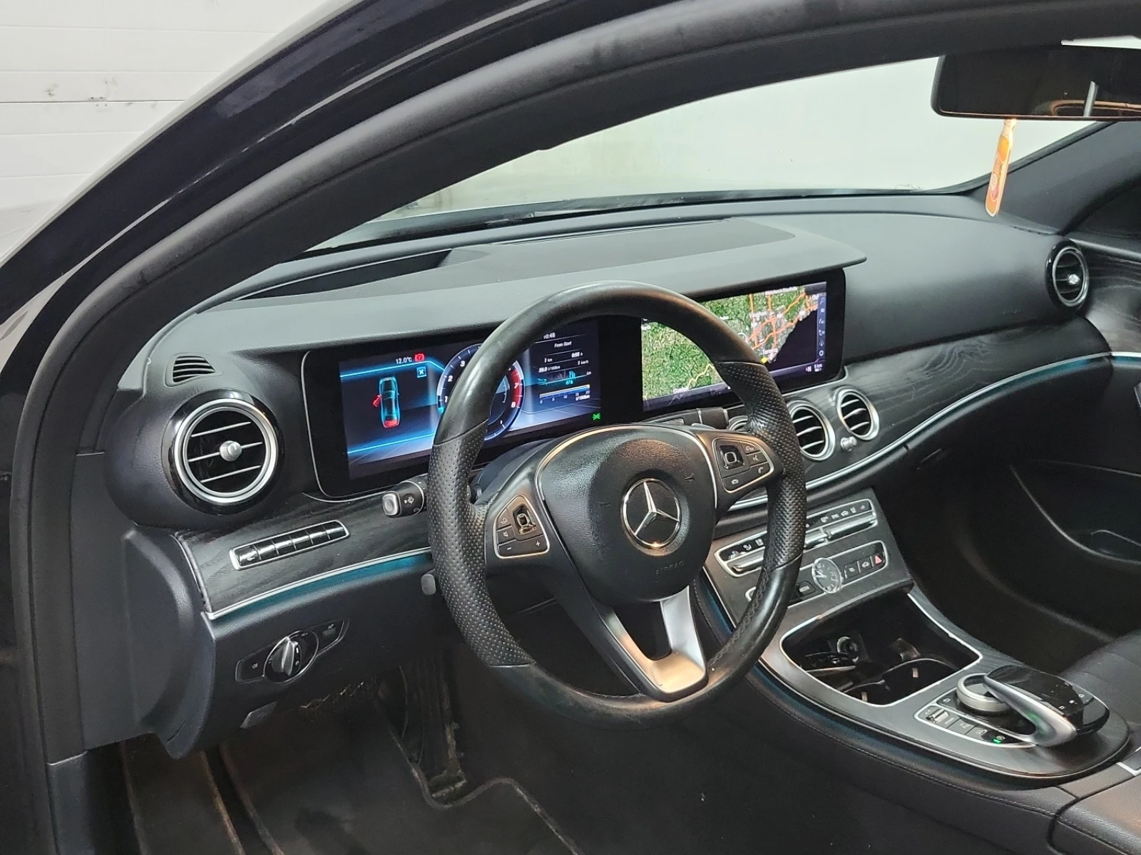 Mercedes-Benz E 300 4MATIC * * CARFAX * * АВТО КРЕДИТ * *  - изображение 10