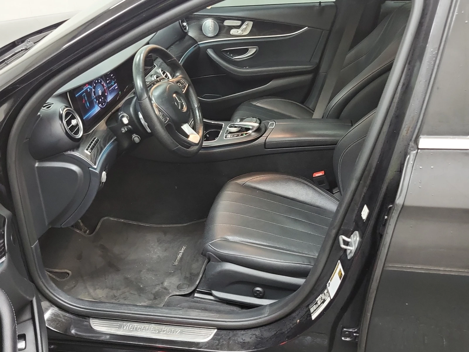 Mercedes-Benz E 300 4MATIC * * CARFAX * * АВТО КРЕДИТ * *  - изображение 9