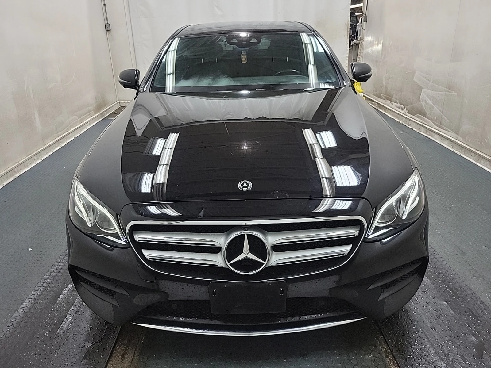Mercedes-Benz E 300 4MATIC * * CARFAX * * АВТО КРЕДИТ * *  - изображение 3