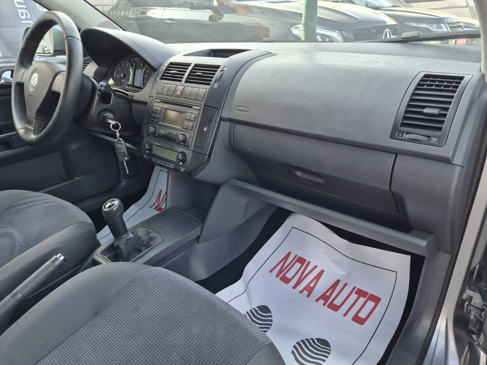 VW Polo 1.4i-80кс-136000км-NAVI, снимка 11 - Автомобили и джипове - 53852333