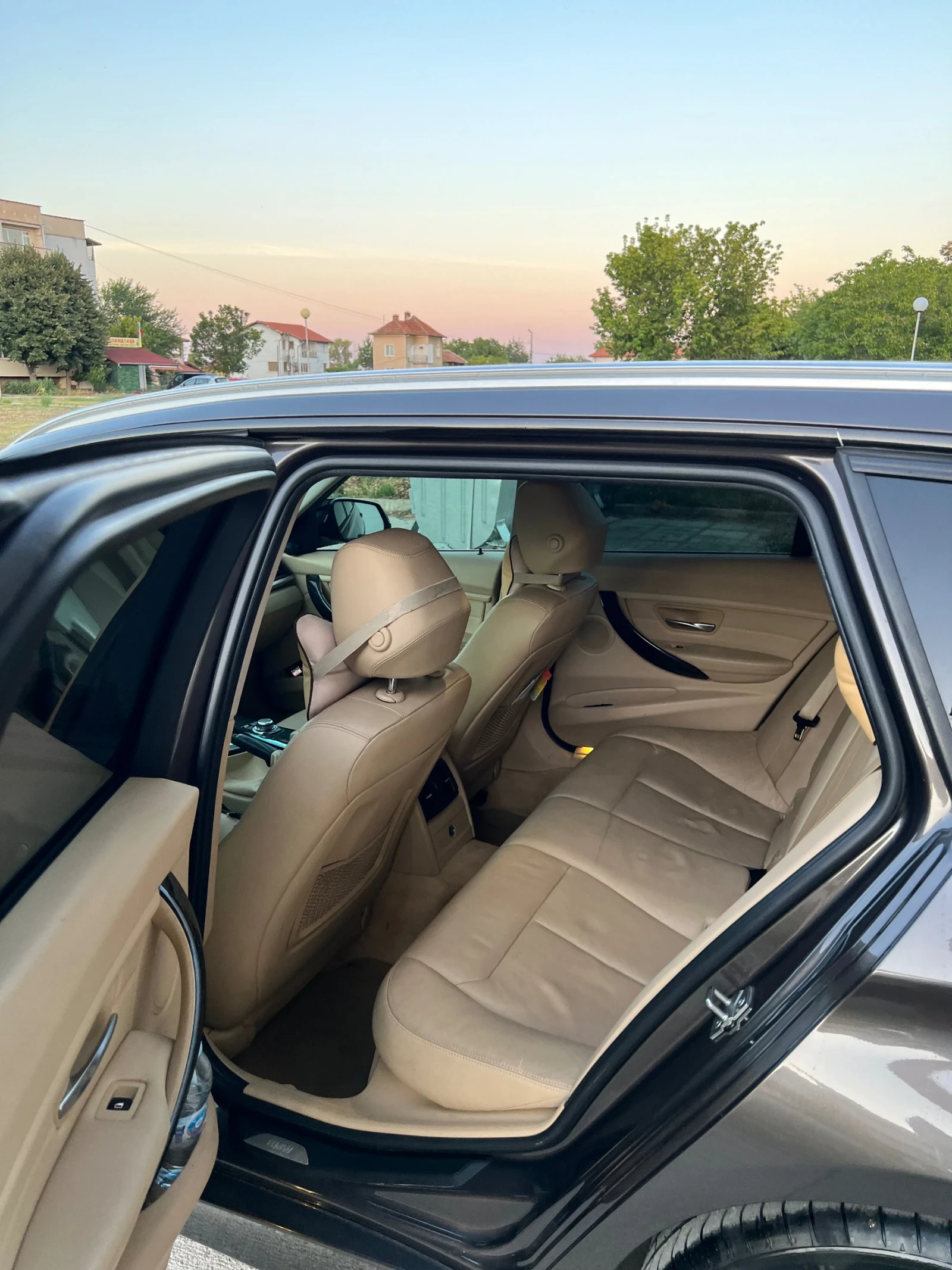 BMW 320 2.0d, снимка 11 - Автомобили и джипове - 53953632