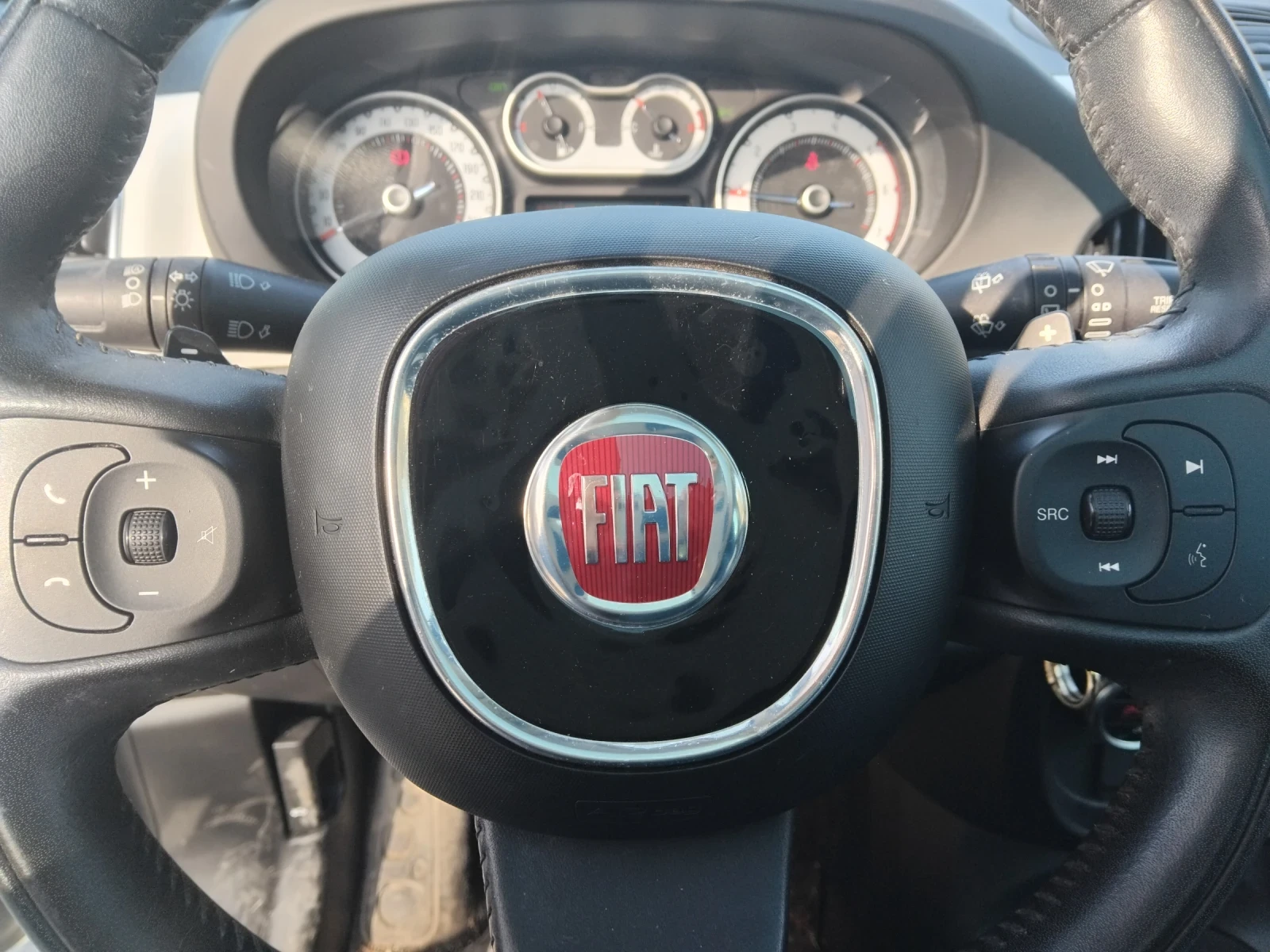 Fiat 500L, снимка 16 - Автомобили и джипове - 54179589