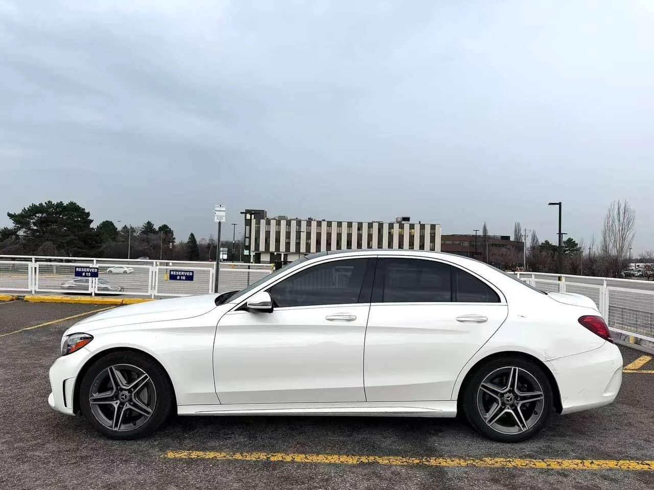 Mercedes-Benz C 300 * CARFAX * ЦЕНА ДО БГ, снимка 2 - Автомобили и джипове - 54222762