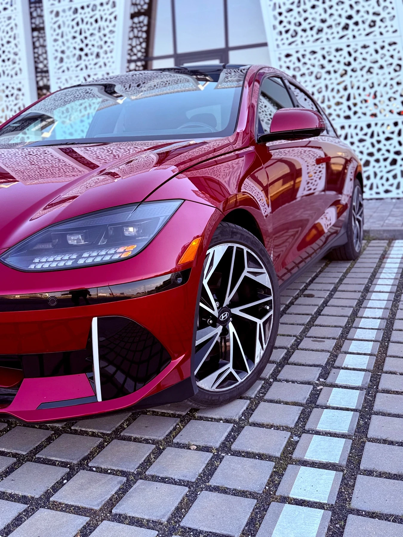 Hyundai Ioniq 6 UNIQ PACKET* 77kWh* BOSE* PANO* , снимка 2 - Автомобили и джипове - 54443986