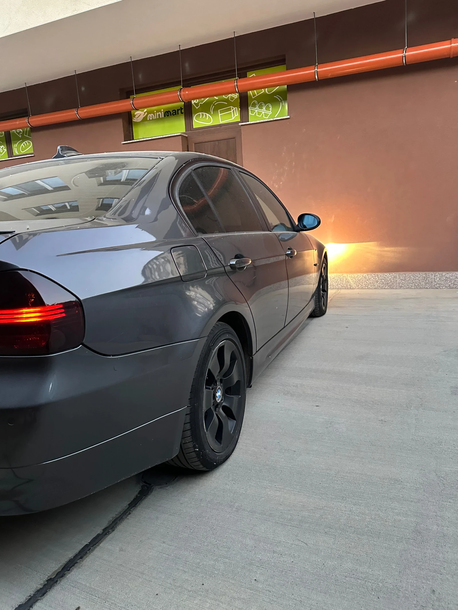 BMW 330, снимка 4 - Автомобили и джипове - 55081570