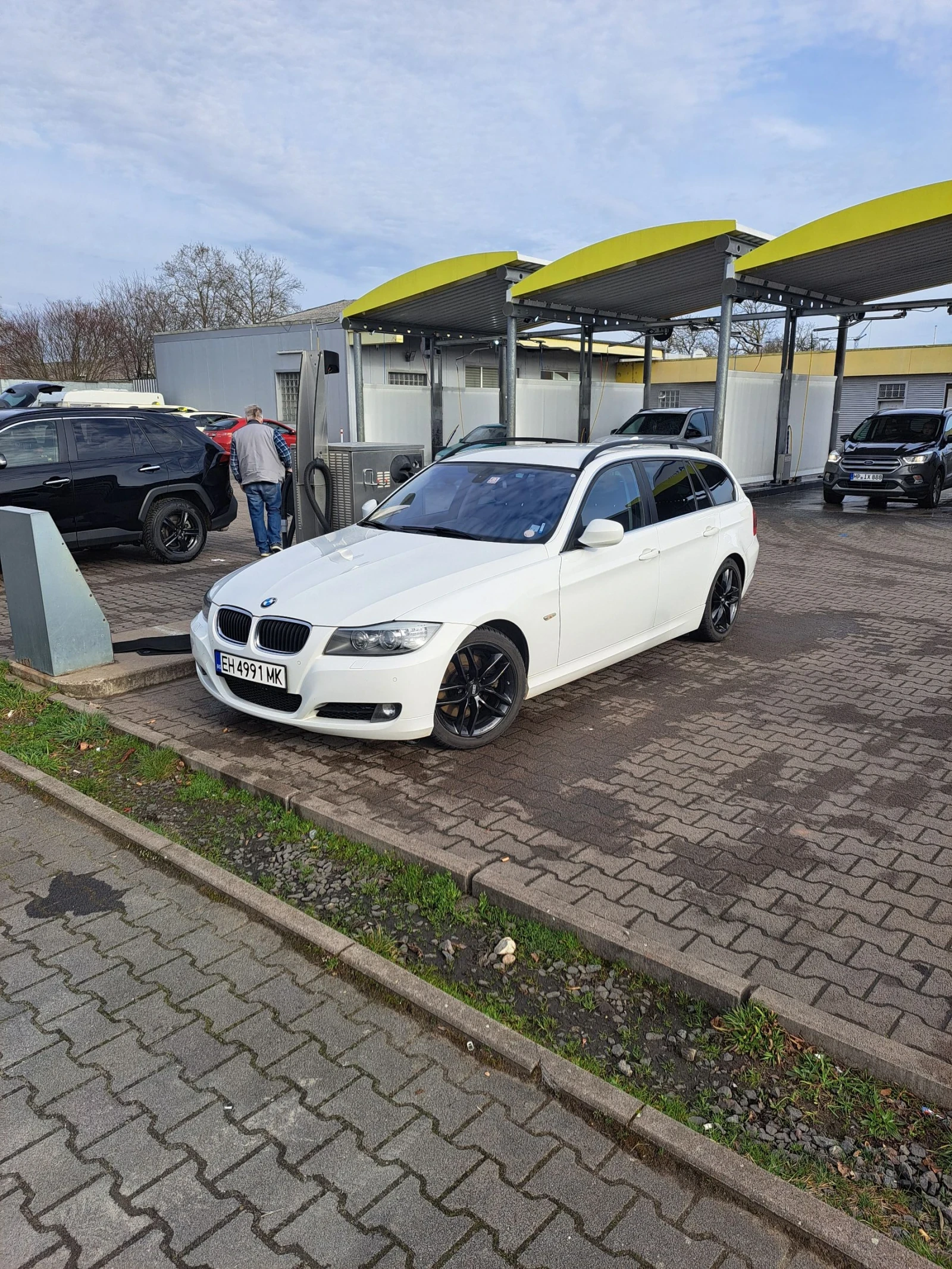 BMW 325 LCI 197к.с., снимка 13 - Автомобили и джипове - 55180380