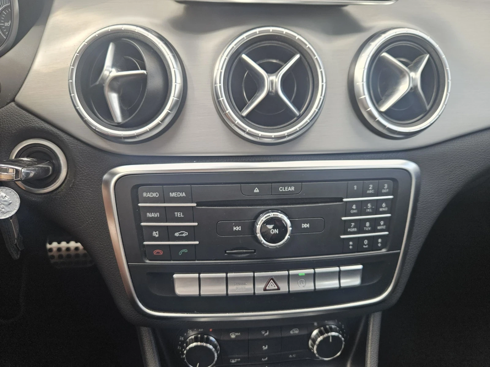 Mercedes-Benz CLA 200 2, 0CDI 4-MATIK AMG, снимка 13 - Автомобили и джипове - 55400099