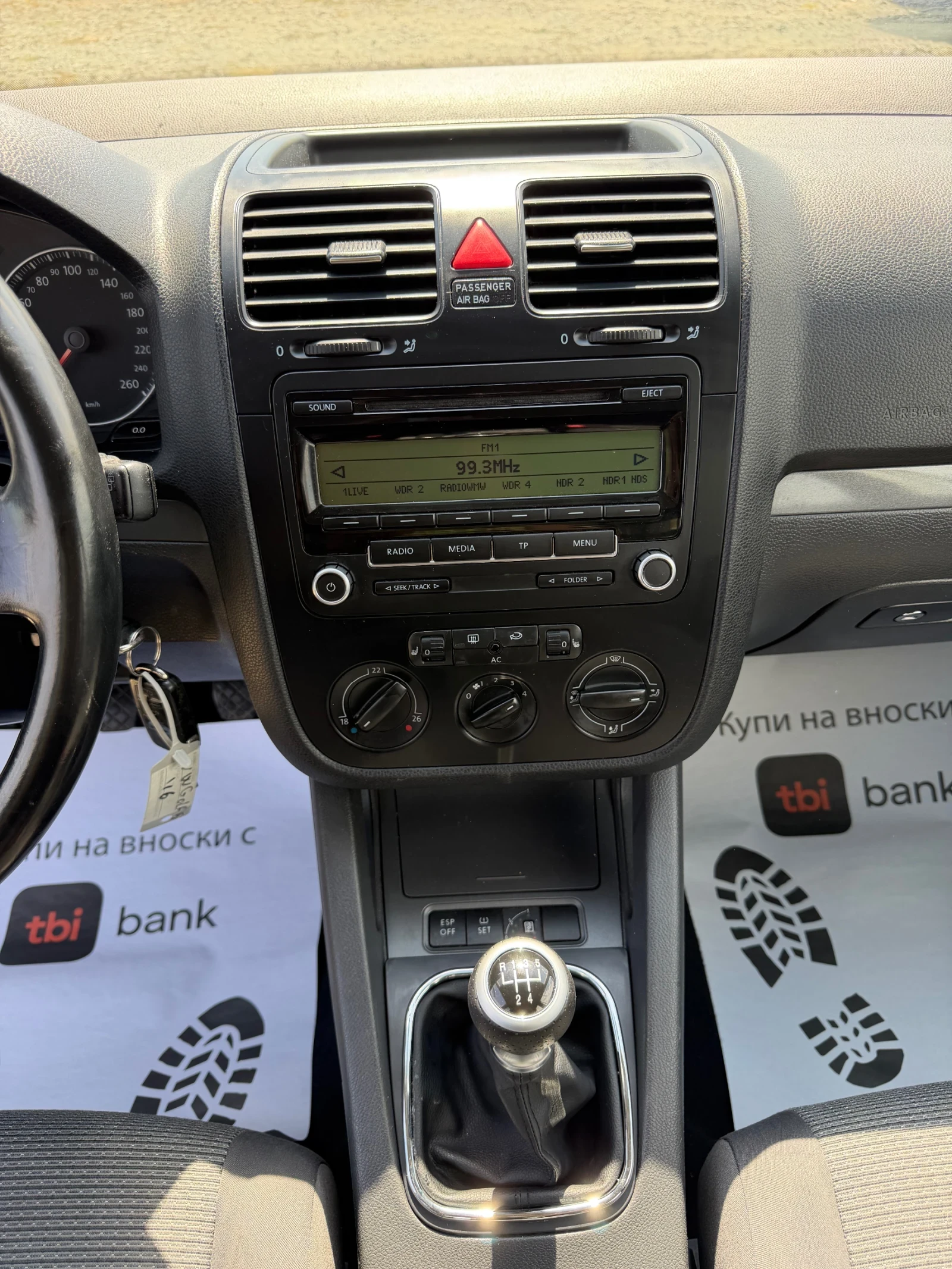VW Golf 1.6i, снимка 7 - Автомобили и джипове - 55899437