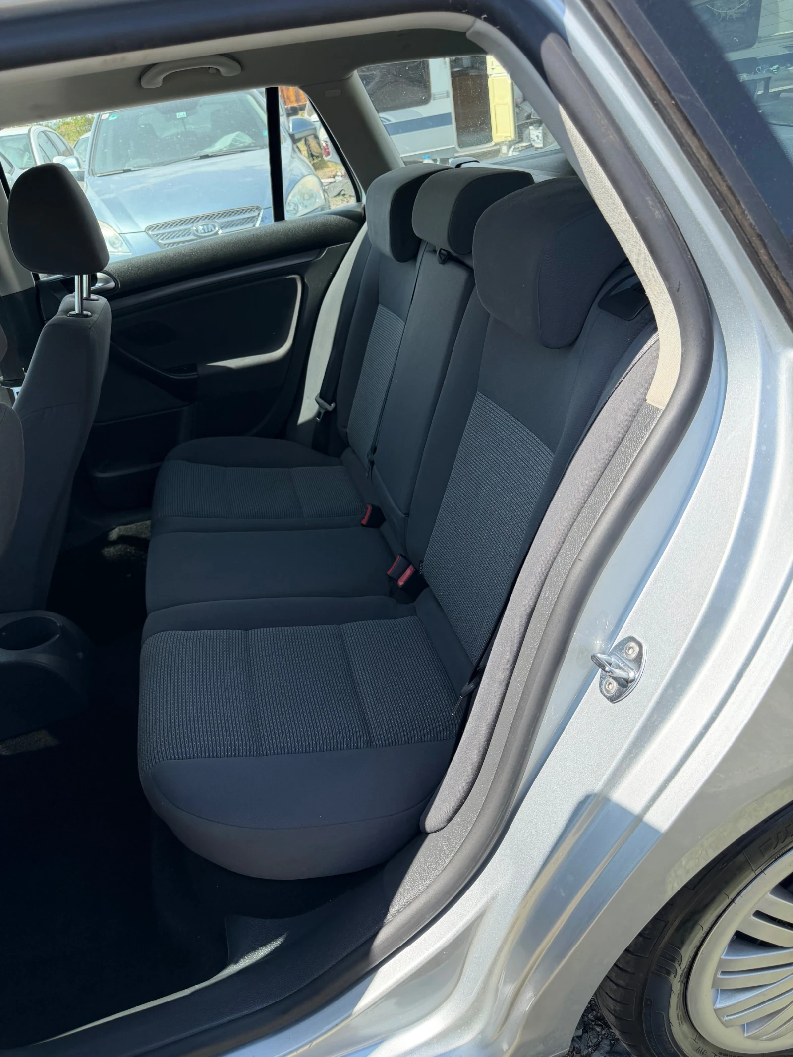VW Golf 1.6i, снимка 10 - Автомобили и джипове - 55899437