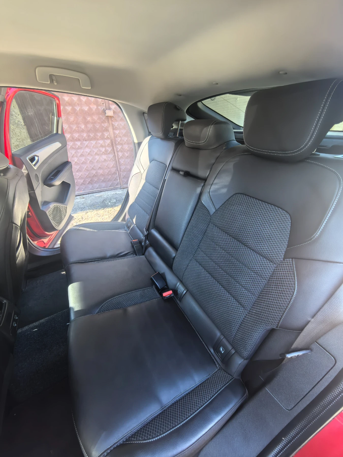 Renault Arkana, снимка 12 - Автомобили и джипове - 56087447