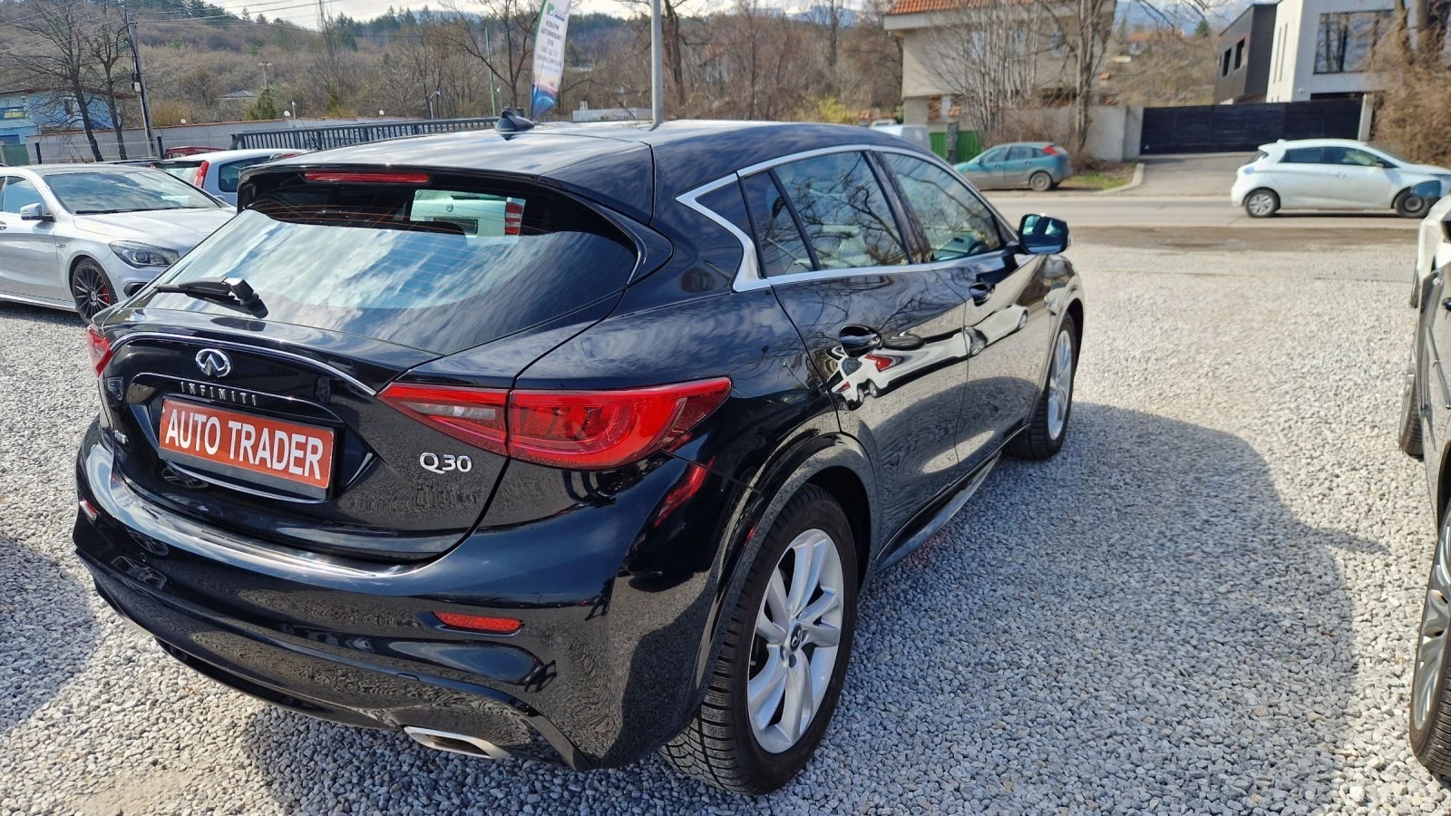 Infiniti Q30 2.2D-170кс.4Х4 - изображение 6