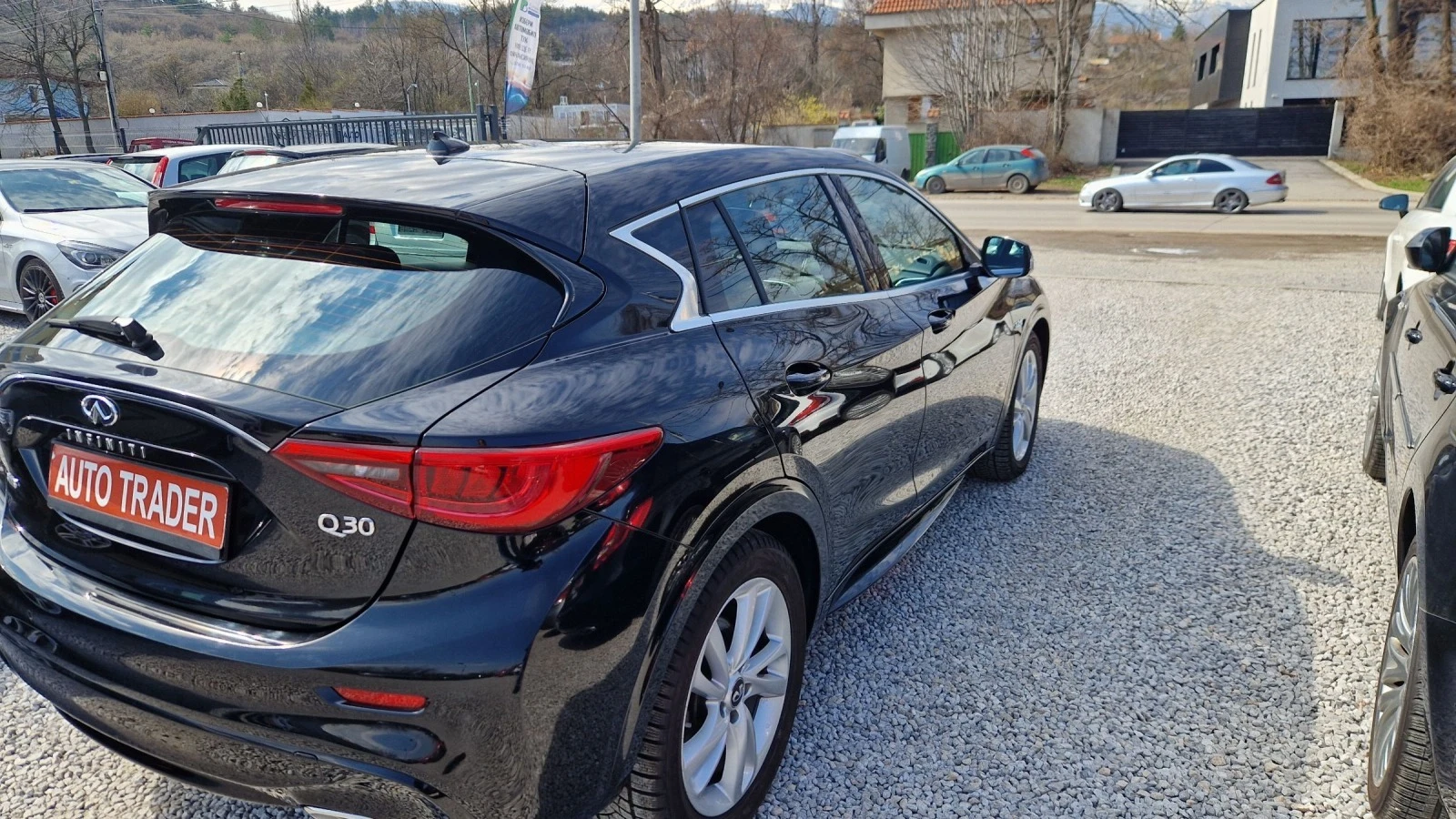 Infiniti Q30 2.2D-170кс.4Х4 - изображение 5