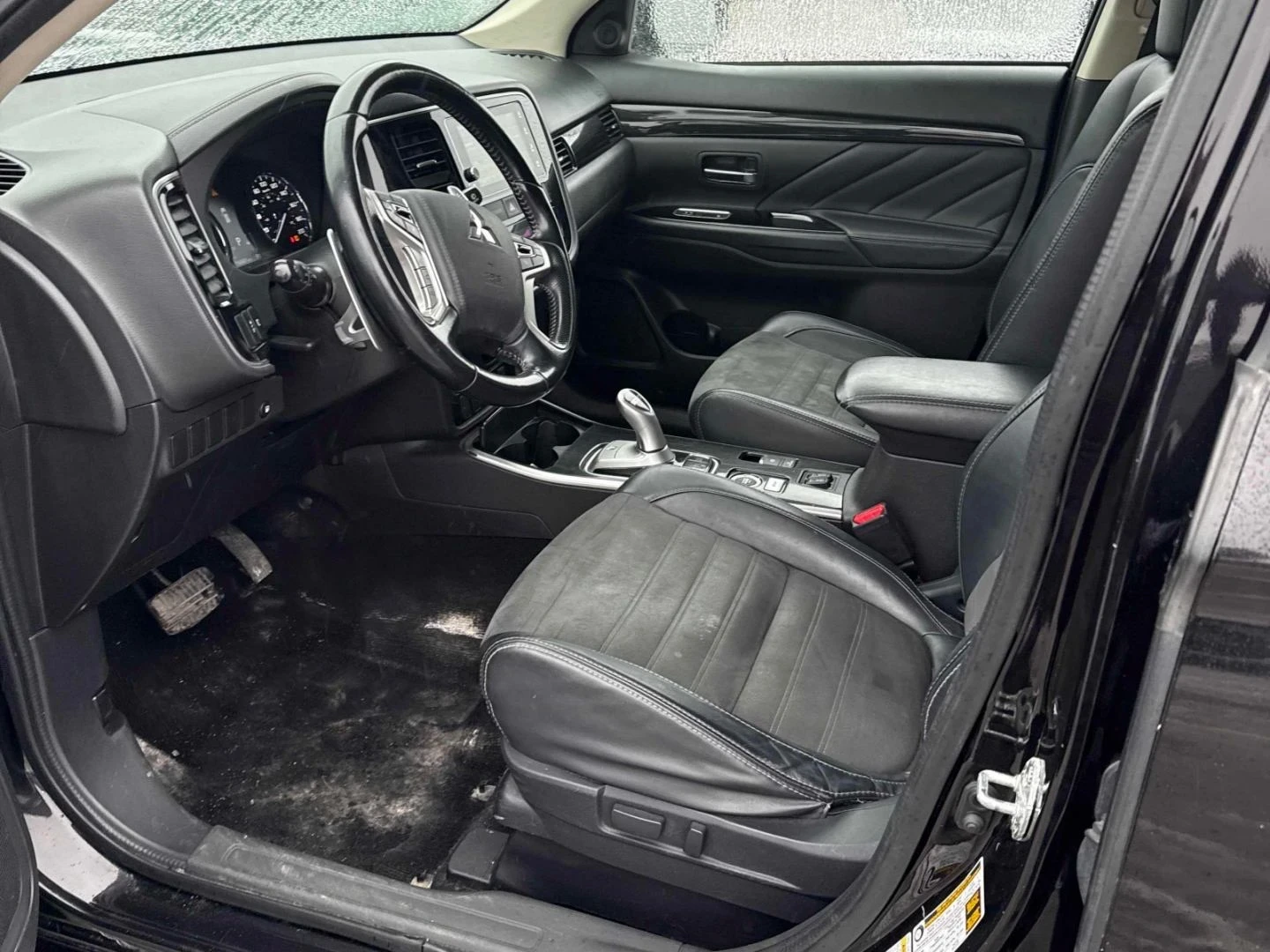 Mitsubishi Outlander PHEV S-AWC* 4х4* Hybrid* Камера* Подгрев* Пано, снимка 6 - Автомобили и джипове - 53816060