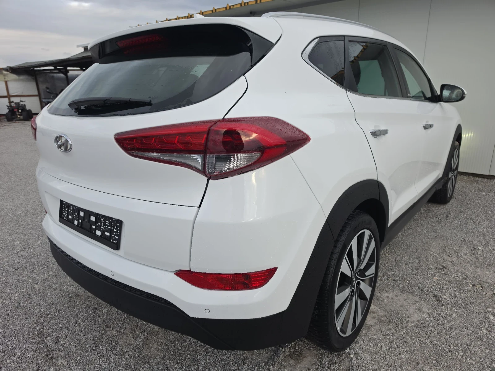 Hyundai Tucson 1.7GRDi Xpossible 100000km, снимка 2 - Автомобили и джипове - 53892334