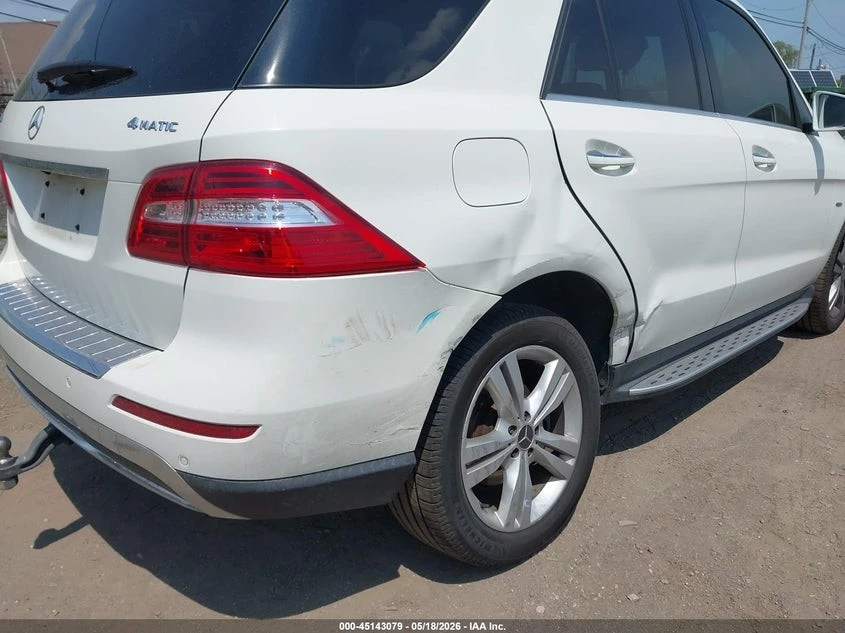Mercedes-Benz ML 4MATIC* КОЖА* НАВИ* ВИДЕО НА МОТОР, снимка 17 - Автомобили и джипове - 54942541
