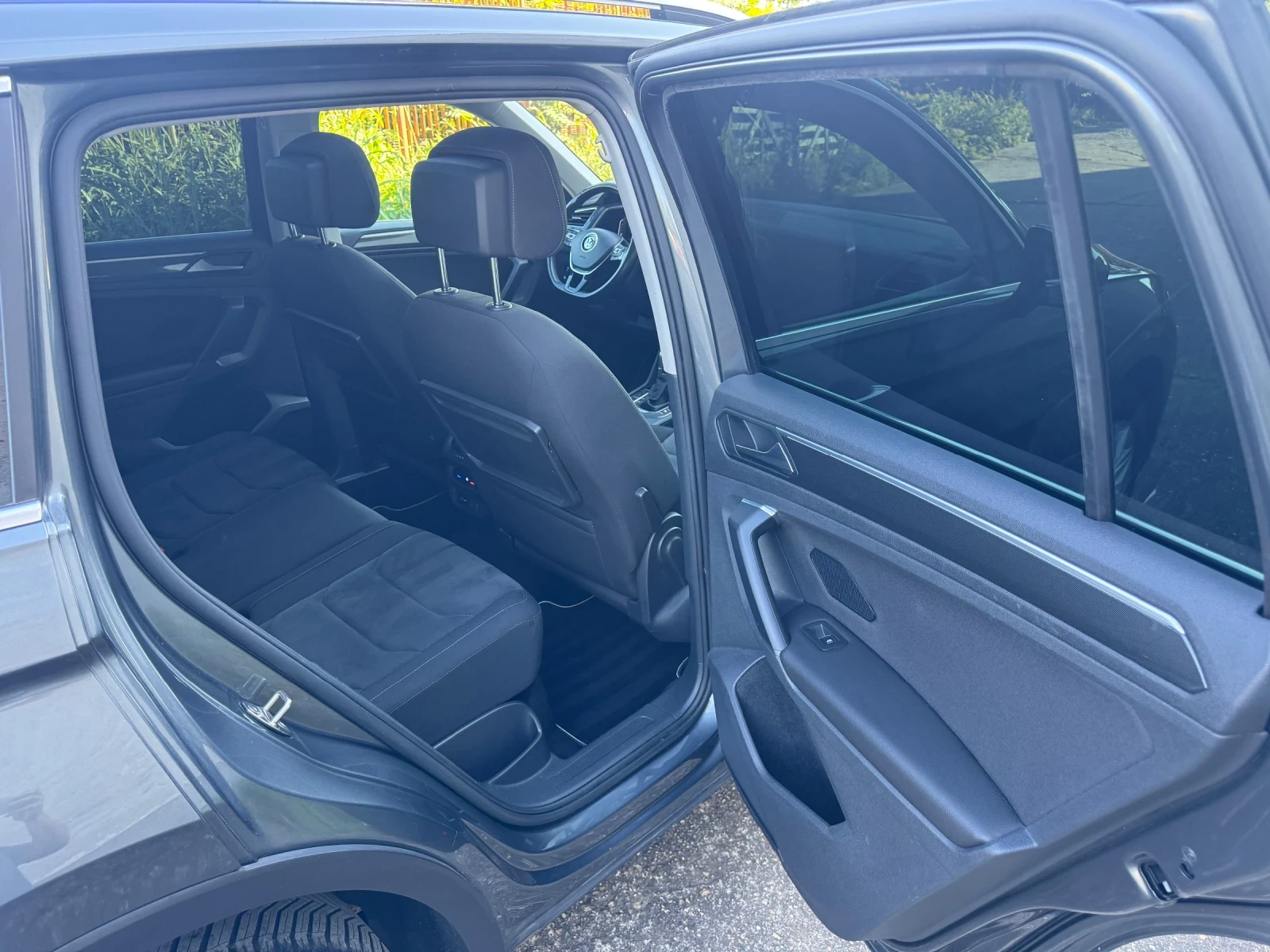 VW Tiguan 2.0TDI 4Motion Vurtual Highline Panorama, снимка 9 - Автомобили и джипове - 55008376