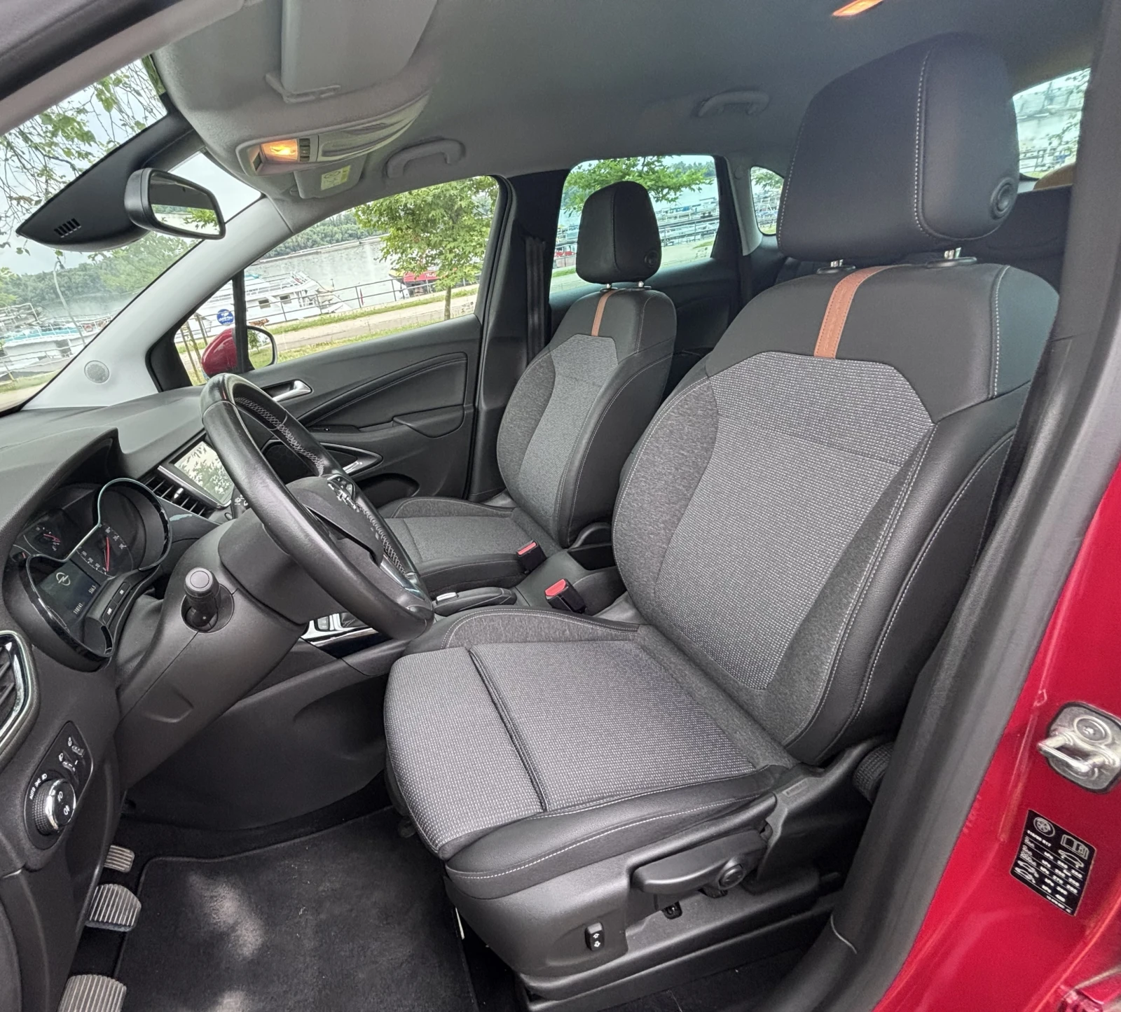 Opel Crossland X 1.2 Turbo Elegance| Пълна сервизна история, снимка 9 - Автомобили и джипове - 55056244