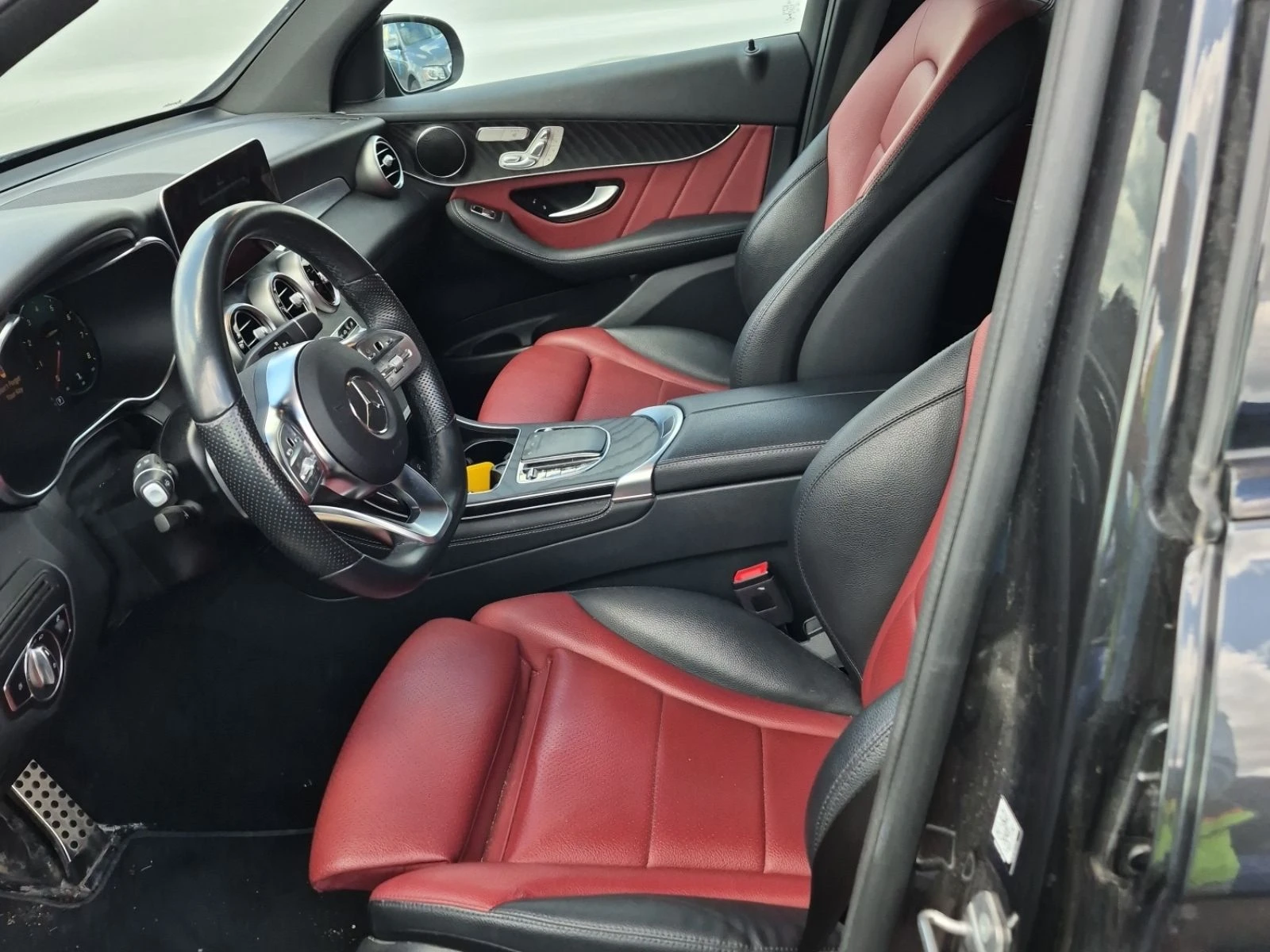 Mercedes-Benz GLC 300 AMG-pkg| 360| CarPlay| Keyless, снимка 5 - Автомобили и джипове - 55250637