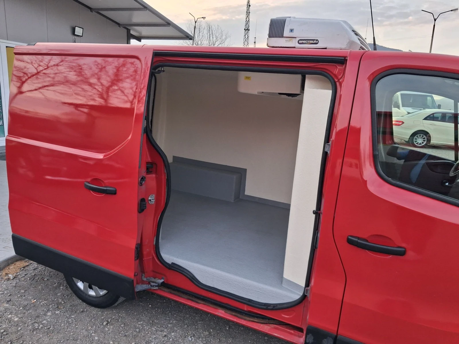 Renault Trafic Хладилен, 1.6, 116 к.с. 6 скорости, клима, снимка 14 - Бусове и автобуси - 55612070