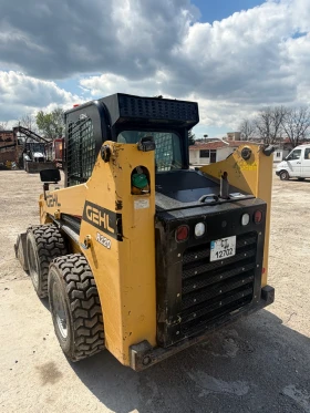 Мини челни товарачи GEHL R220, снимка 6