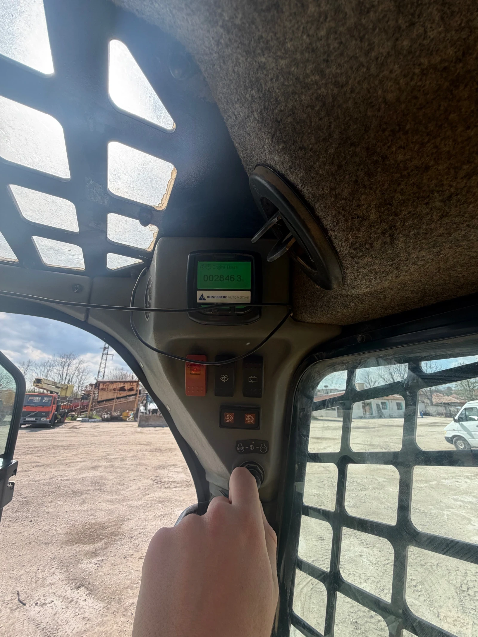 Мини челни товарачи GEHL R220, снимка 2 - Индустриална техника - 54173114