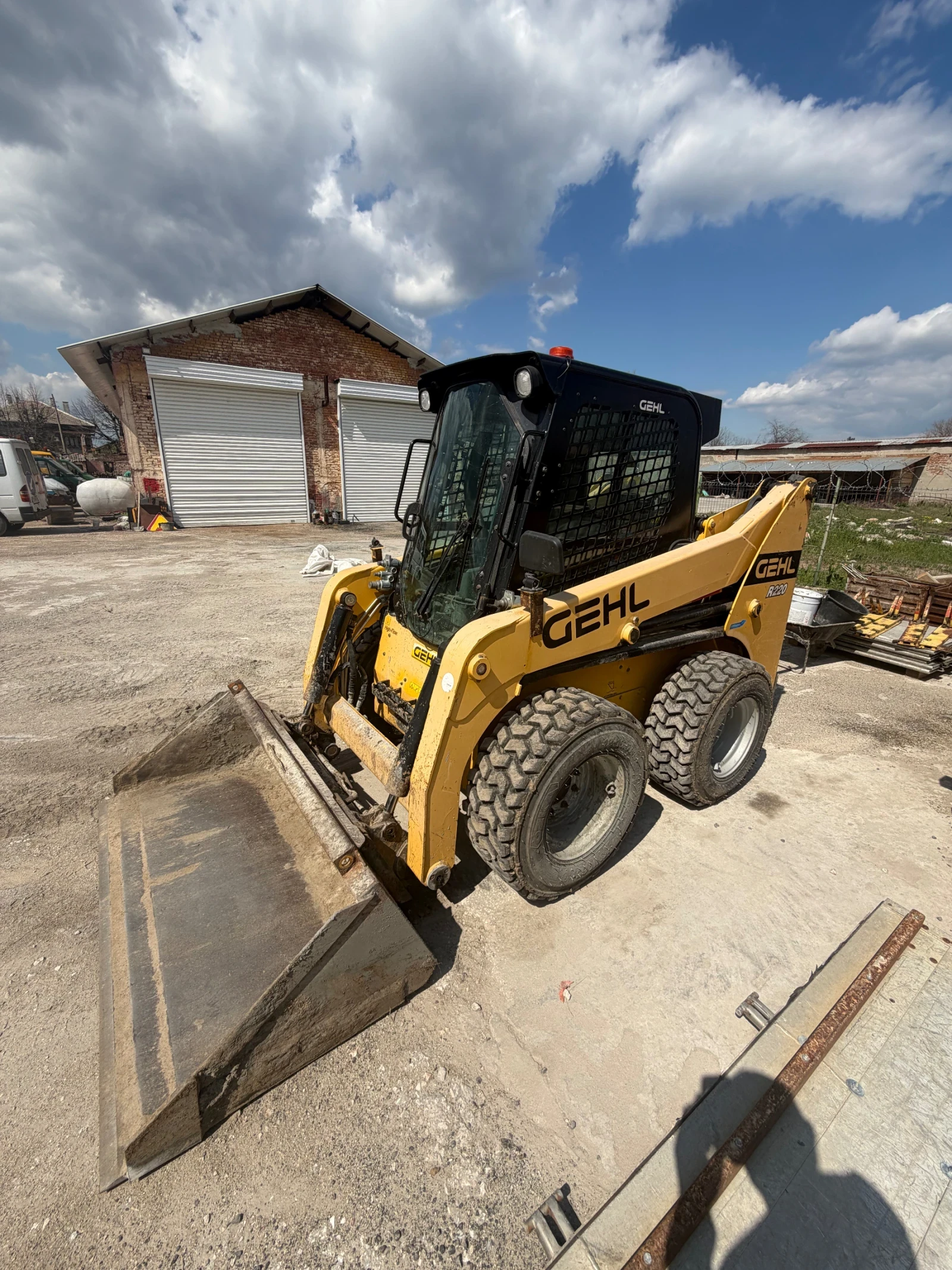 Мини челни товарачи GEHL R220, снимка 3 - Индустриална техника - 54173114