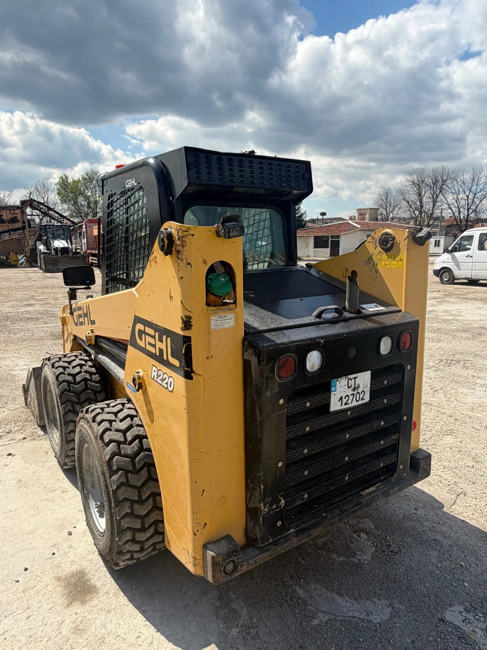 Мини челни товарачи GEHL R220, снимка 6 - Индустриална техника - 54173114