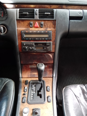 Mercedes-Benz E 300 30 TDI, снимка 10