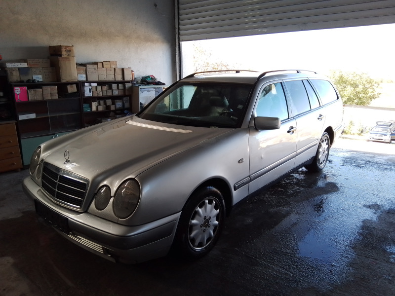 Mercedes-Benz E 300 30 TDI, снимка 4 - Автомобили и джипове - 44970832