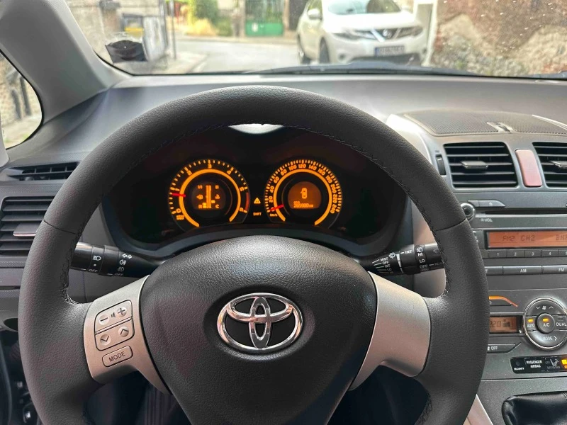 Toyota Auris 2.0 D4D, снимка 7 - Автомобили и джипове - 46356879