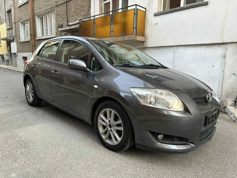 Toyota Auris 2.0 D4D, снимка 2 - Автомобили и джипове - 46356879