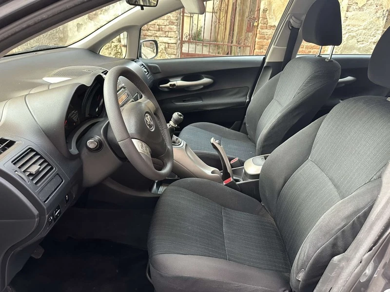 Toyota Auris 2.0 D4D, снимка 10 - Автомобили и джипове - 46356879