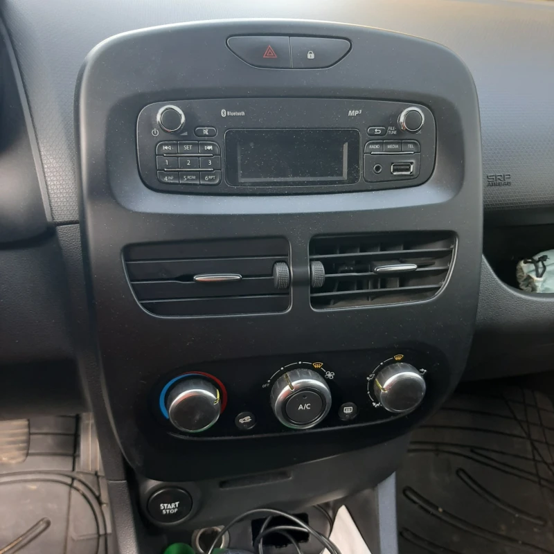 Renault Clio, снимка 10 - Автомобили и джипове - 52085749