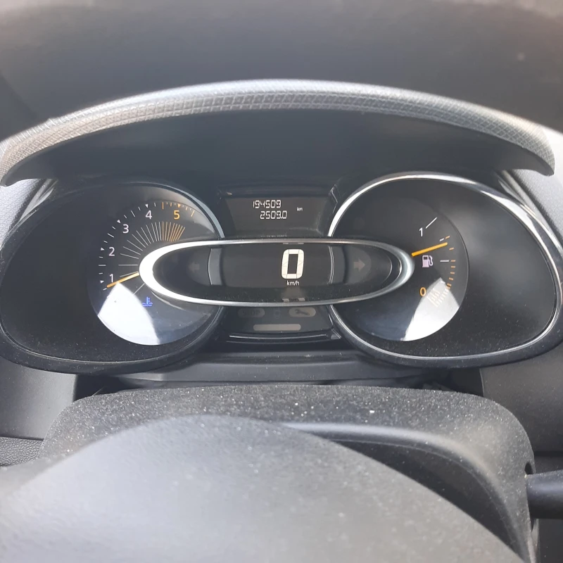 Renault Clio, снимка 14 - Автомобили и джипове - 52085749