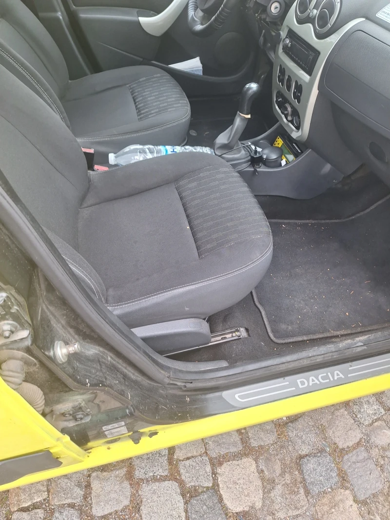 Dacia Logan, снимка 6 - Автомобили и джипове - 52318349