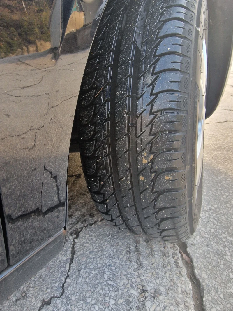 VW Touran 1.9 TDI 105 к. с. , снимка 8 - Автомобили и джипове - 52354673