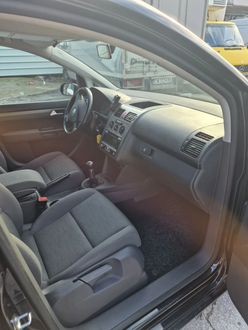 VW Touran 1.9 TDI 105 к. с. , снимка 9 - Автомобили и джипове - 52354673