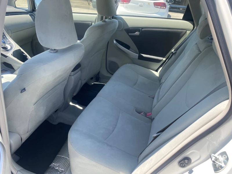 Toyota Prius, снимка 10 - Автомобили и джипове - 52389210