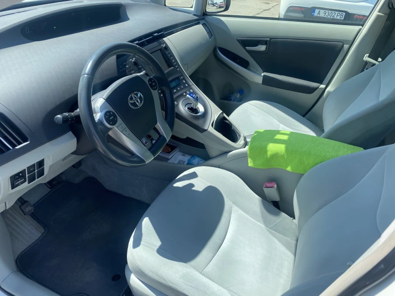 Toyota Prius, снимка 9 - Автомобили и джипове - 52389210