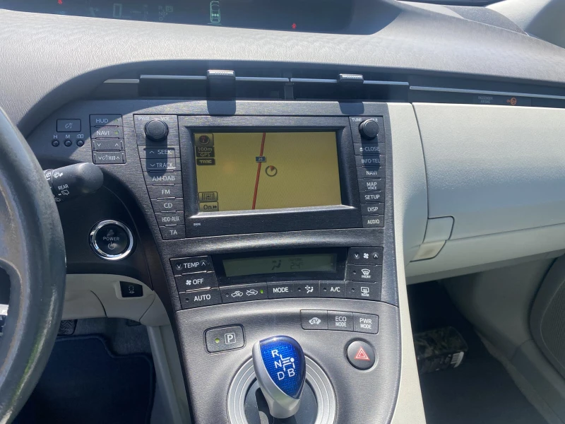 Toyota Prius, снимка 11 - Автомобили и джипове - 52389210